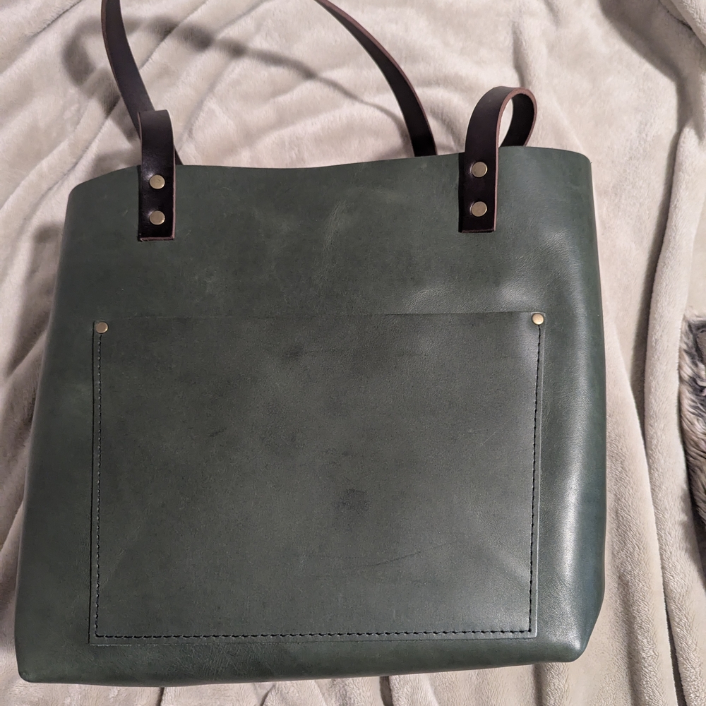 Elegant Green Leather Tote Bag
